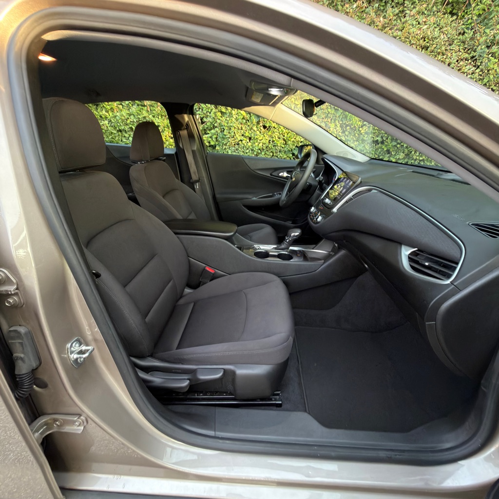 Photo 21 of this CHEVROLET MALIBU