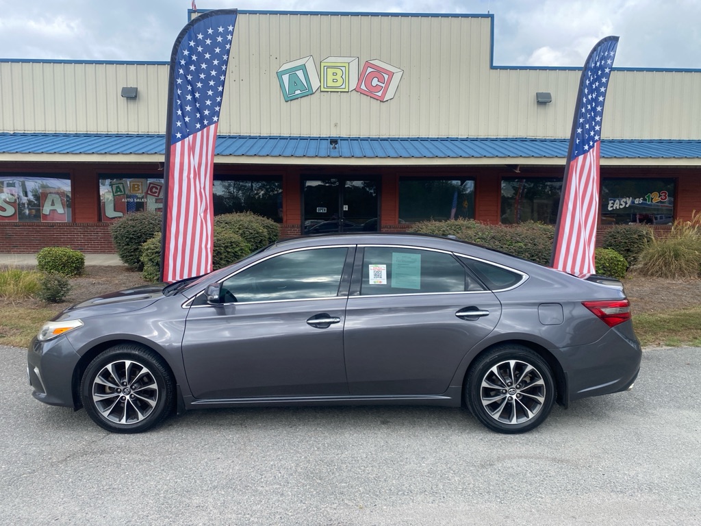 2016 Toyota Avalon XLE's photo