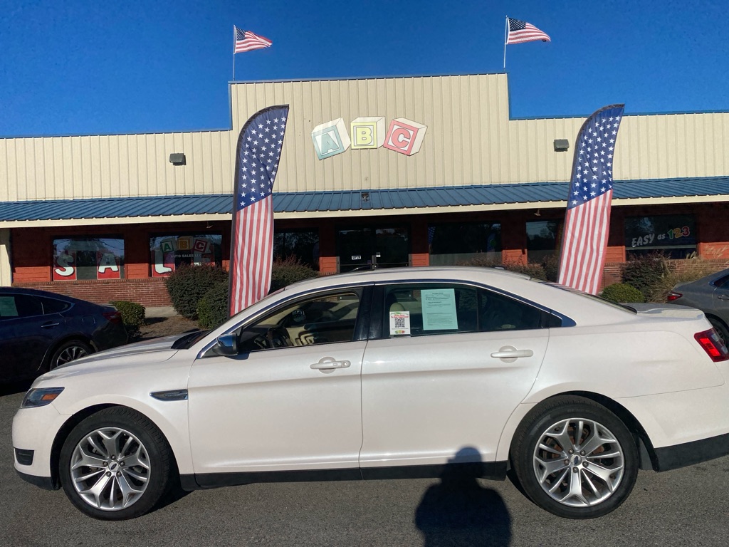 2018 Ford Taurus Limited's photo