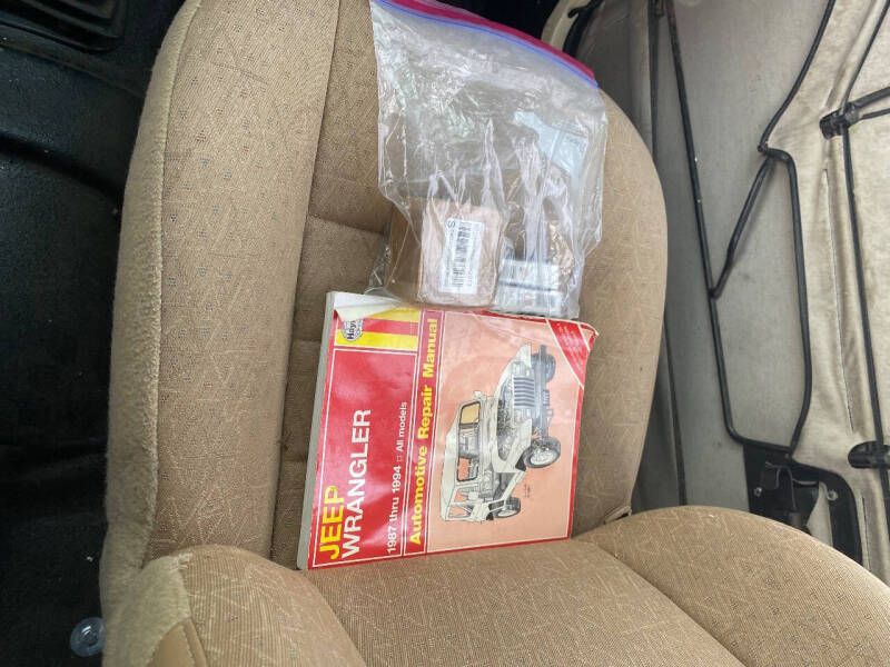 Photo 15 of this JEEP WRANGLER / YJ