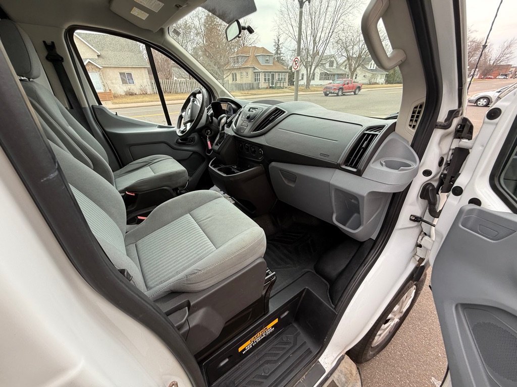 Photo 17 of this FORD TRANSIT
