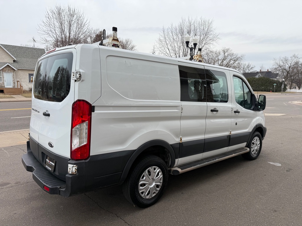 Photo 3 of this FORD TRANSIT