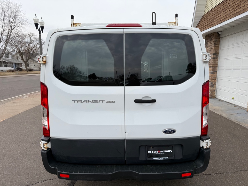 Photo 4 of this FORD TRANSIT