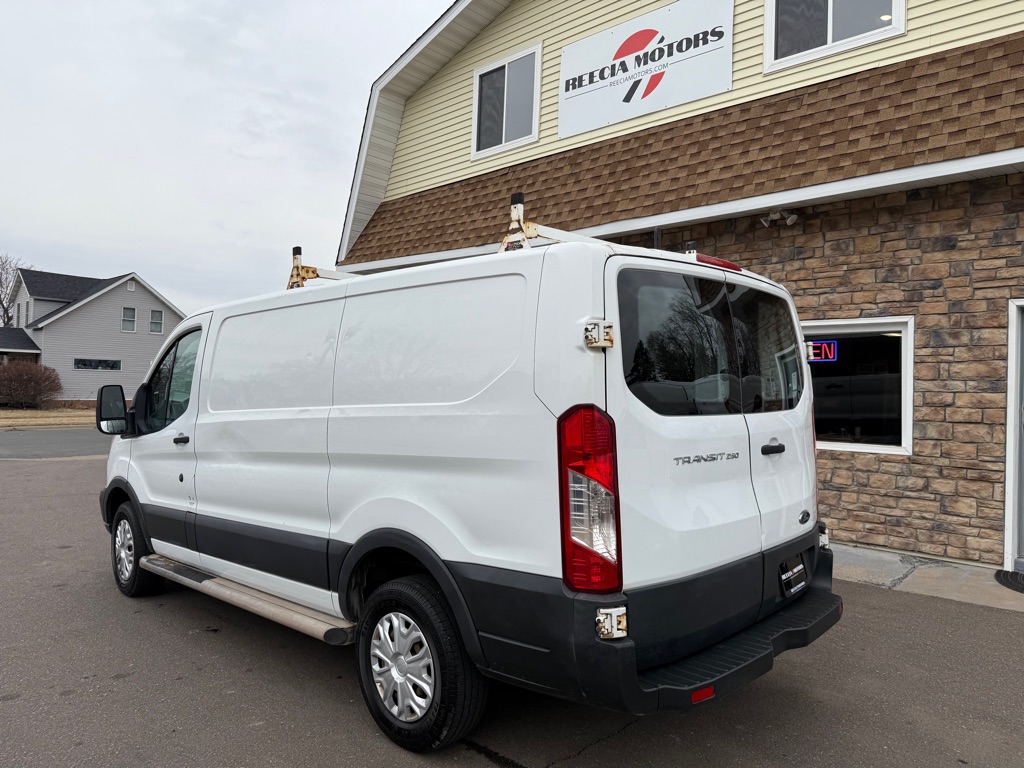 Photo 5 of this FORD TRANSIT