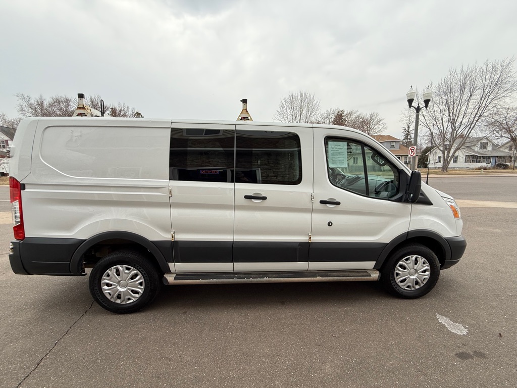 Photo 2 of this FORD TRANSIT