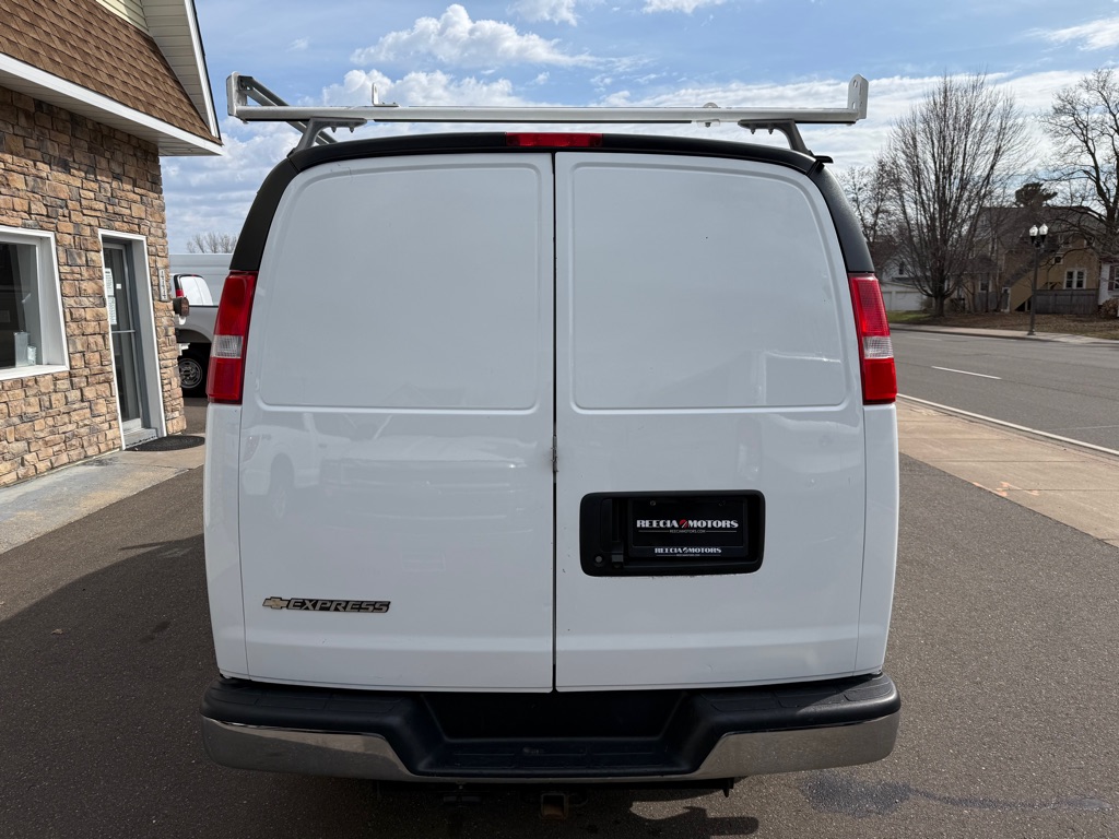 Photo 4 of this CHEVROLET EXPRESS
