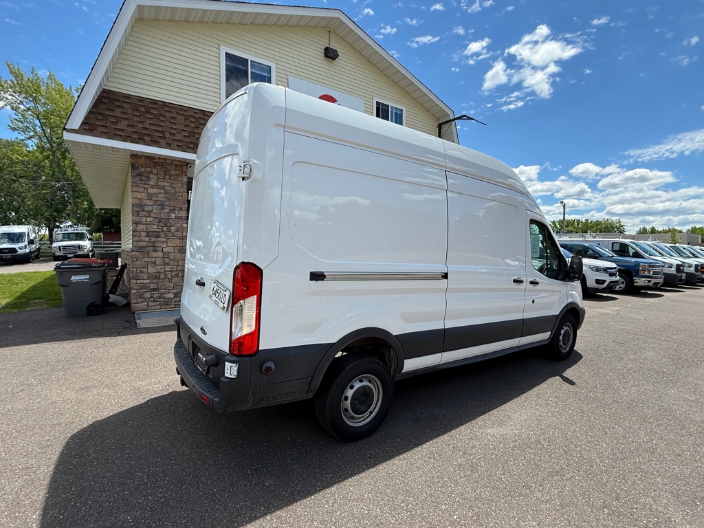 Photo 3 of this FORD TRANSIT