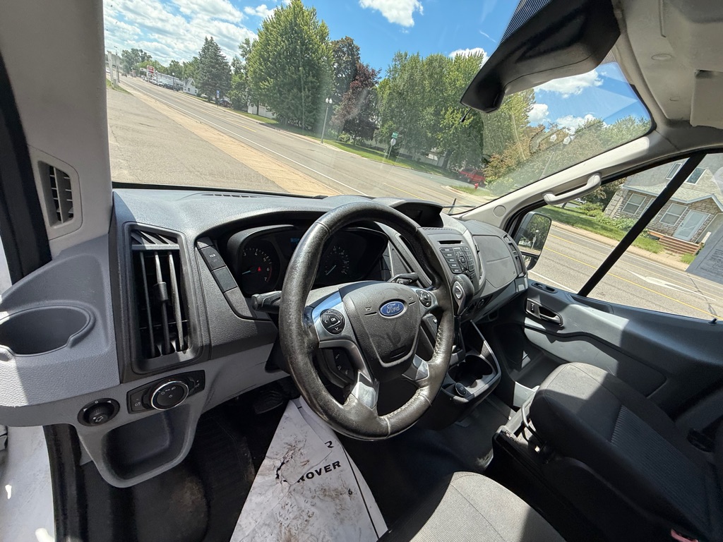 Photo 13 of this FORD TRANSIT