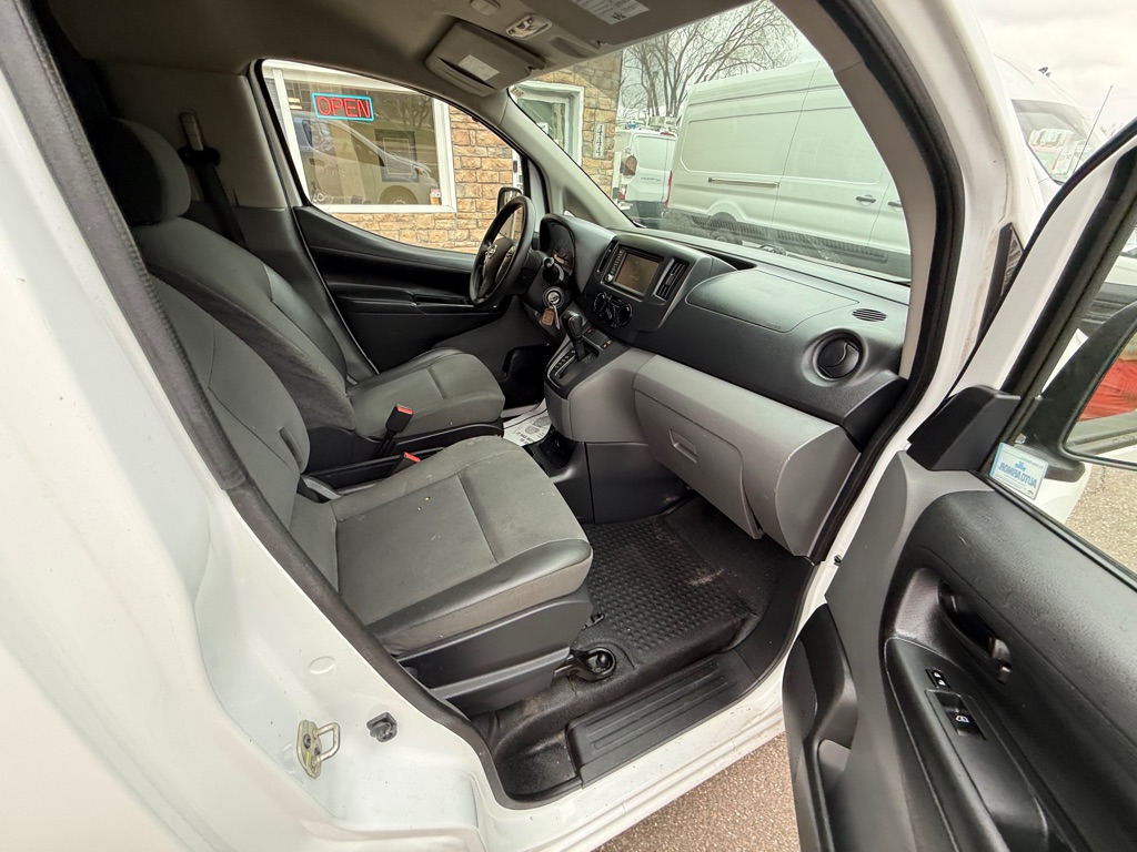Photo 9 of this NISSAN NV200