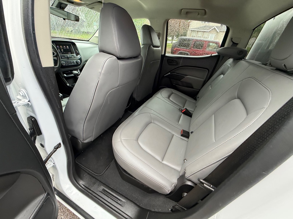 Photo 15 of this CHEVROLET COLORADO