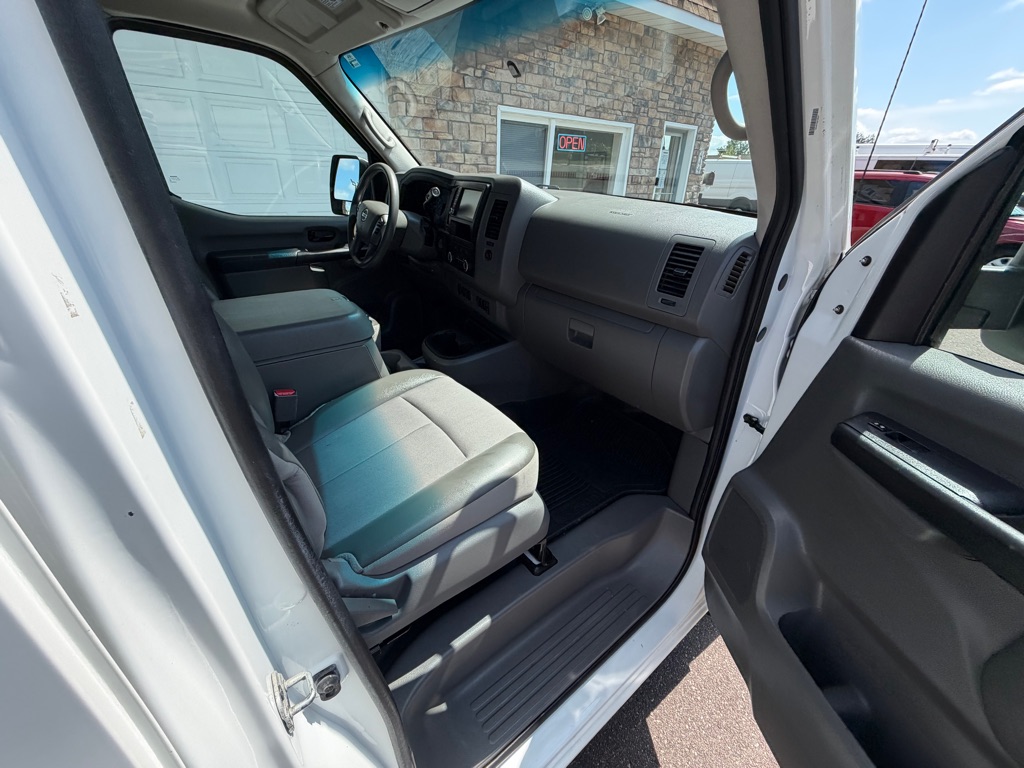 Photo 19 of this NISSAN NV