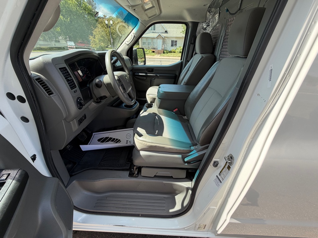 Photo 25 of this NISSAN NV