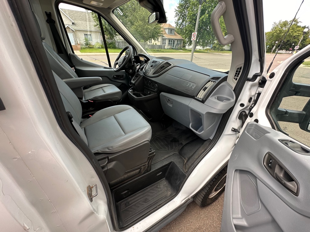 Photo 11 of this FORD TRANSIT