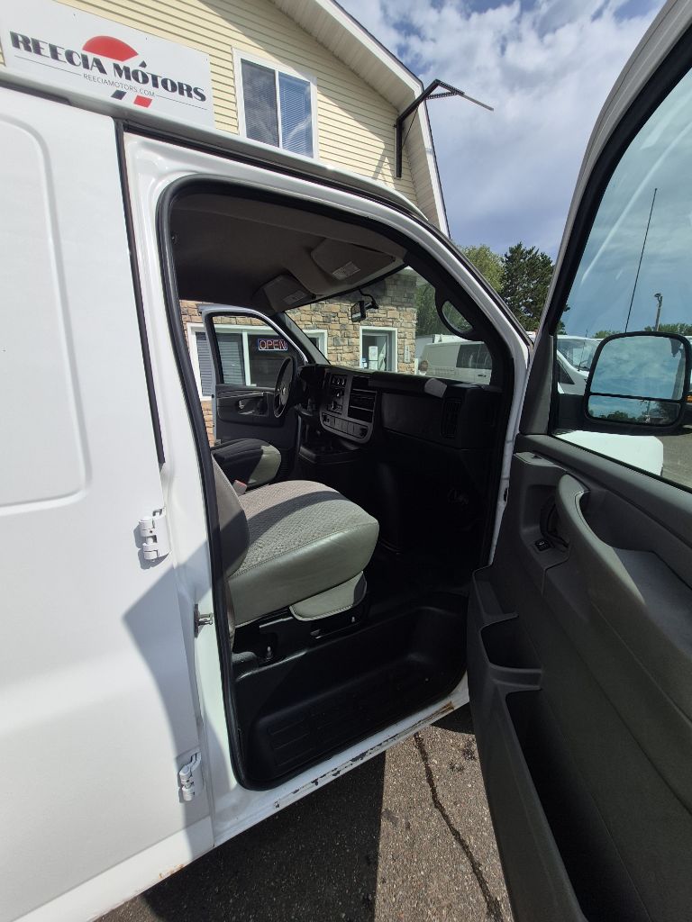 Photo 10 of this CHEVROLET EXPRESS