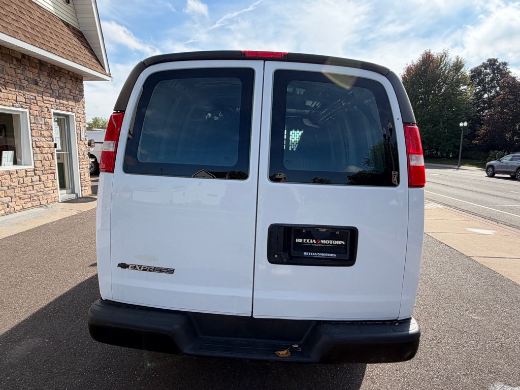 Photo 4 of this CHEVROLET EXPRESS