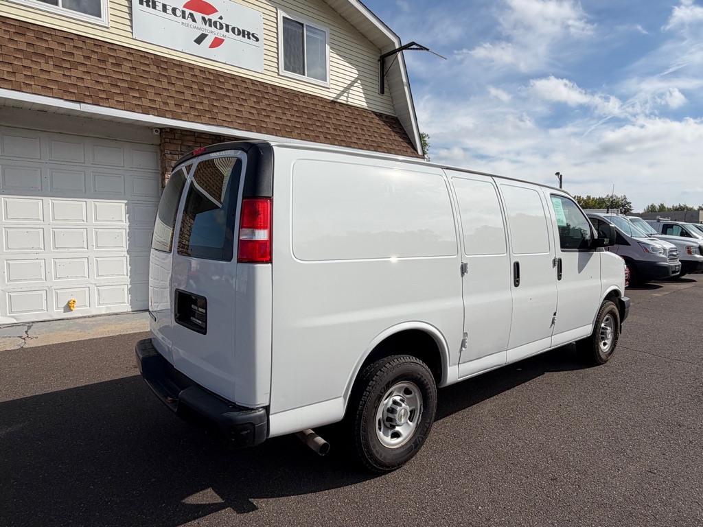 Photo 3 of this CHEVROLET EXPRESS
