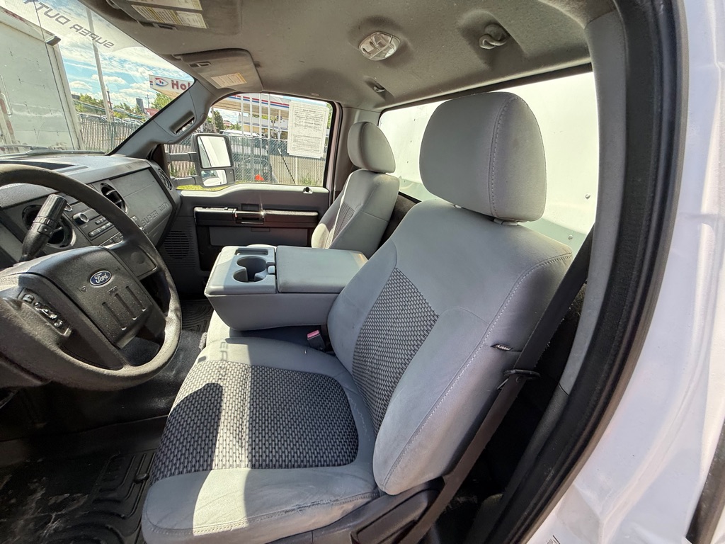 Photo 17 of this FORD F550