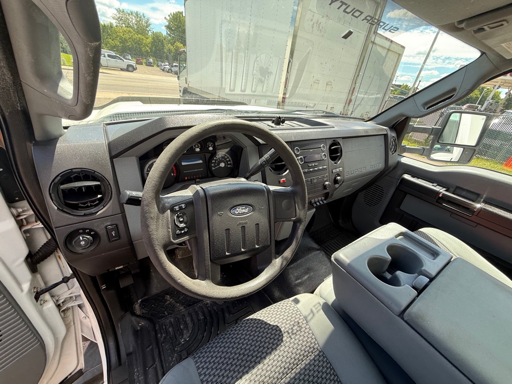 Photo 16 of this FORD F550