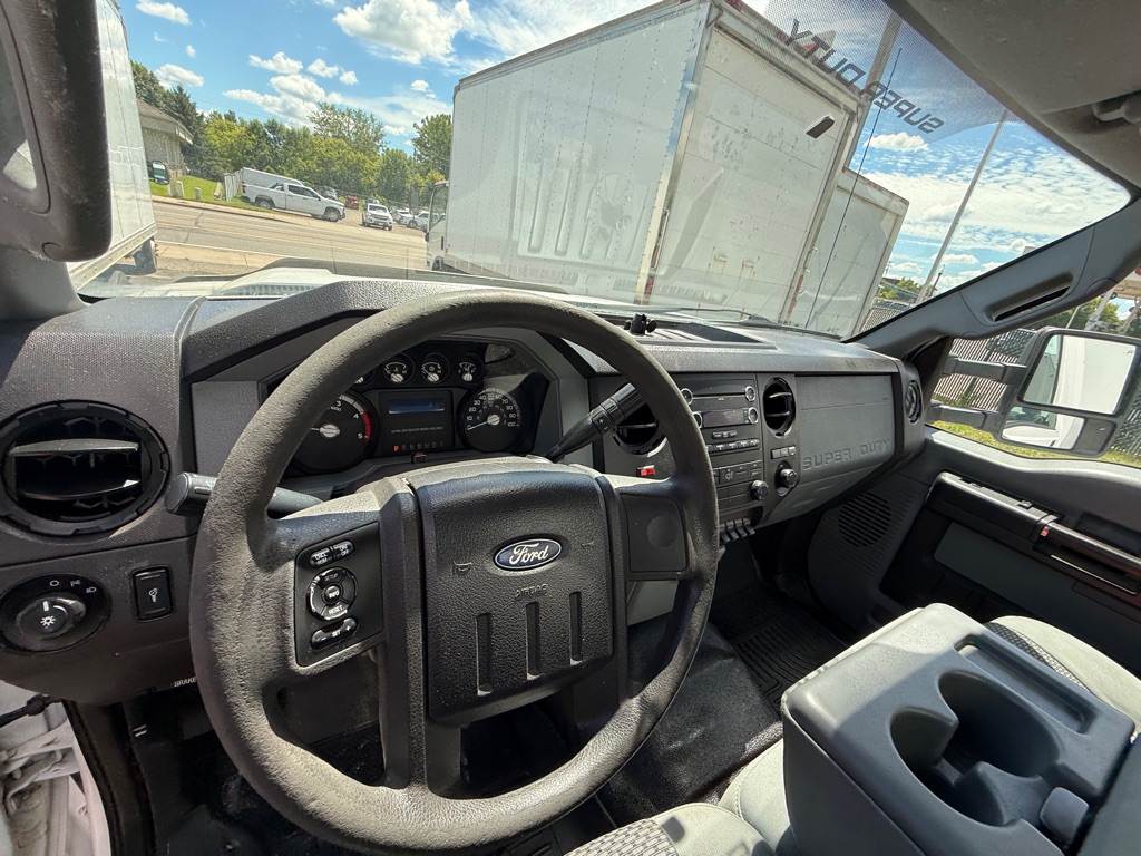 Photo 14 of this FORD F550