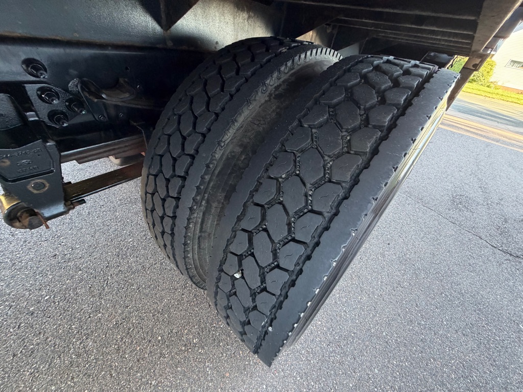 Photo 18 of this FORD F650