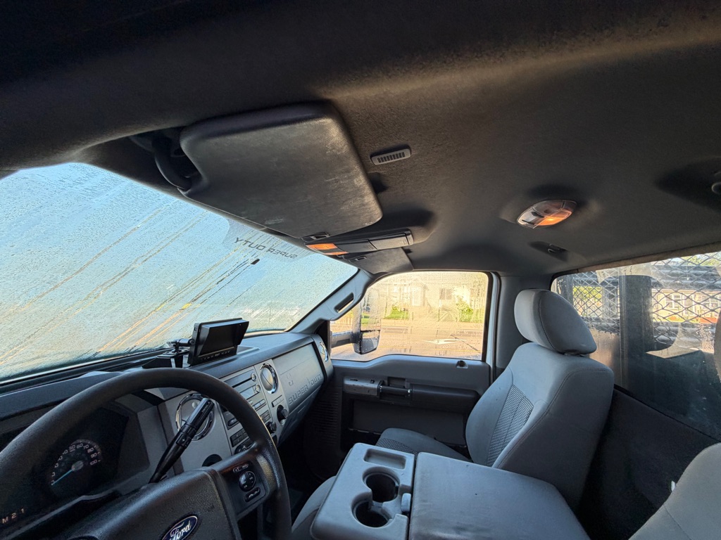 Photo 16 of this FORD F650