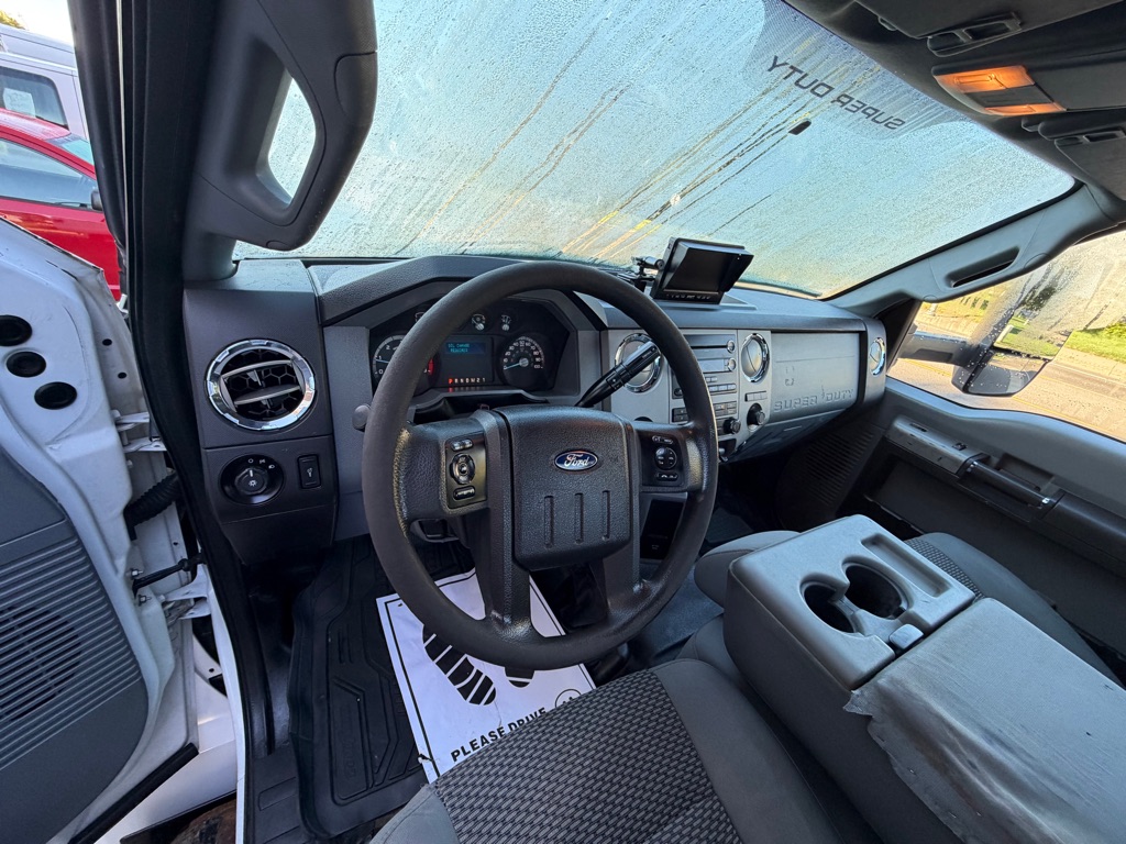 Photo 15 of this FORD F650