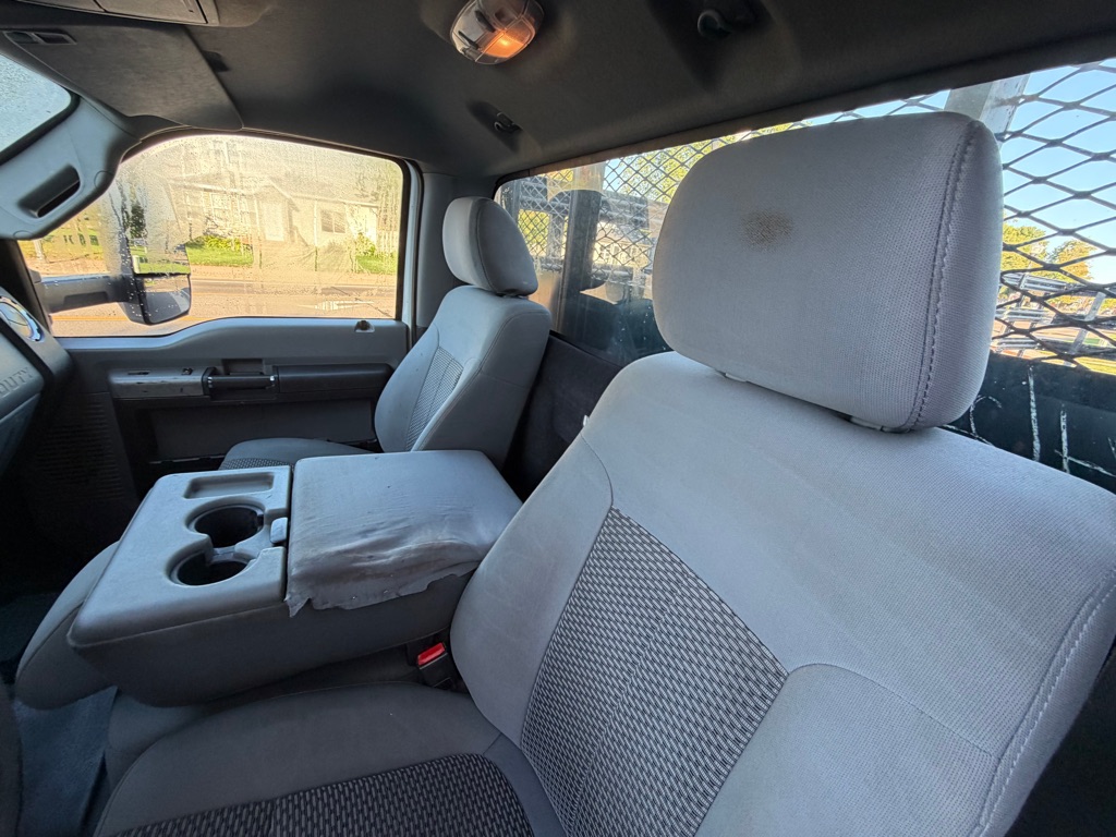 Photo 17 of this FORD F650