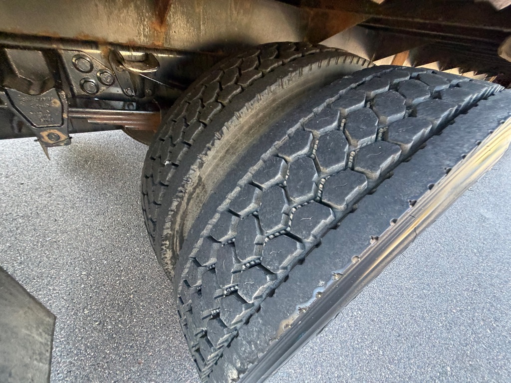 Photo 19 of this FORD F650