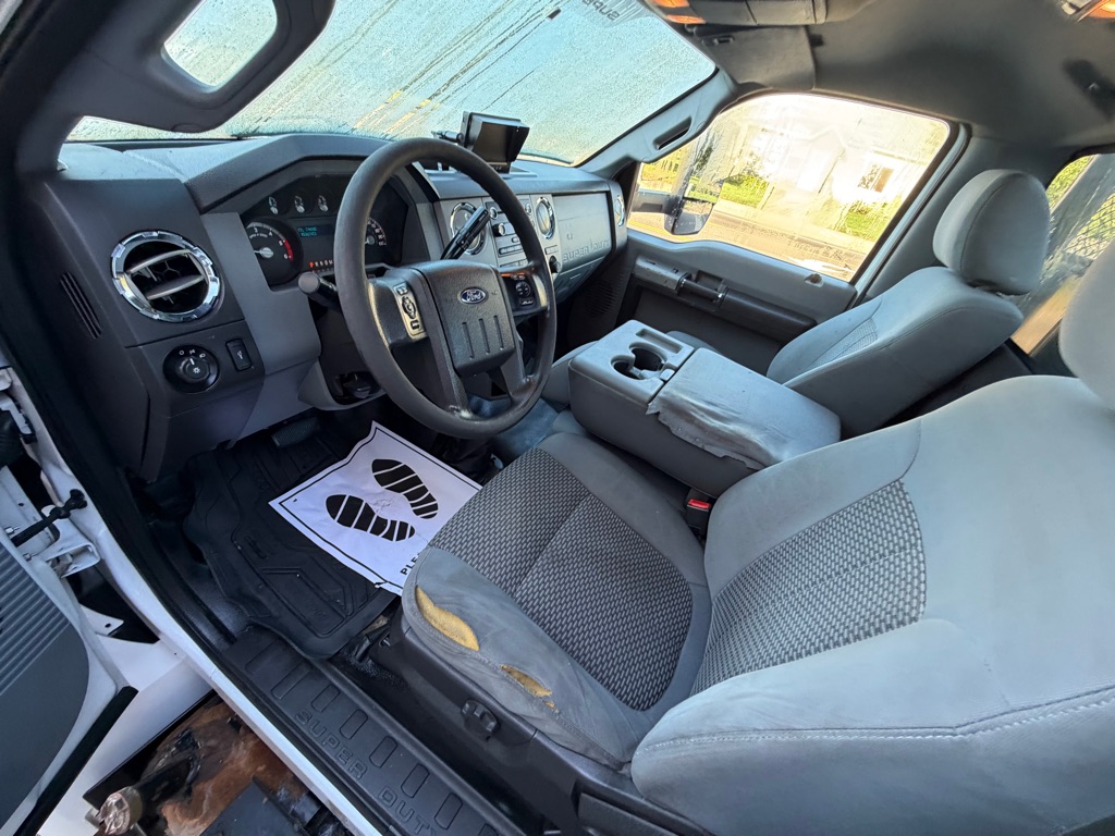 Photo 14 of this FORD F650