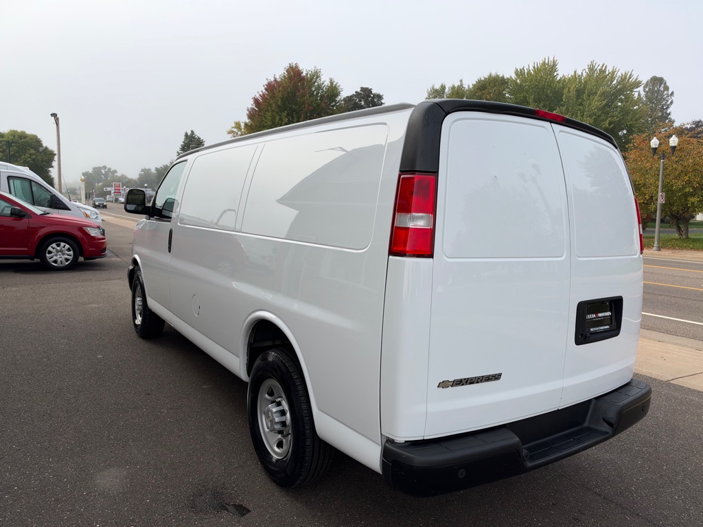 Photo 5 of this CHEVROLET EXPRESS