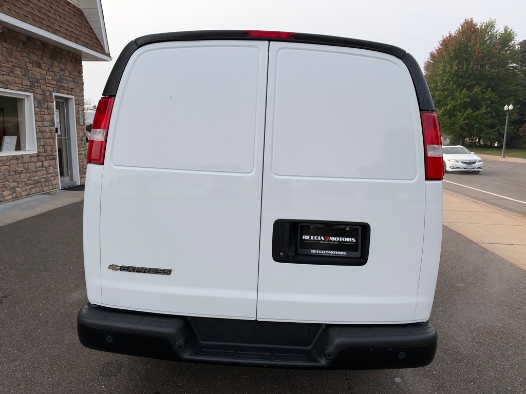 Photo 4 of this CHEVROLET EXPRESS