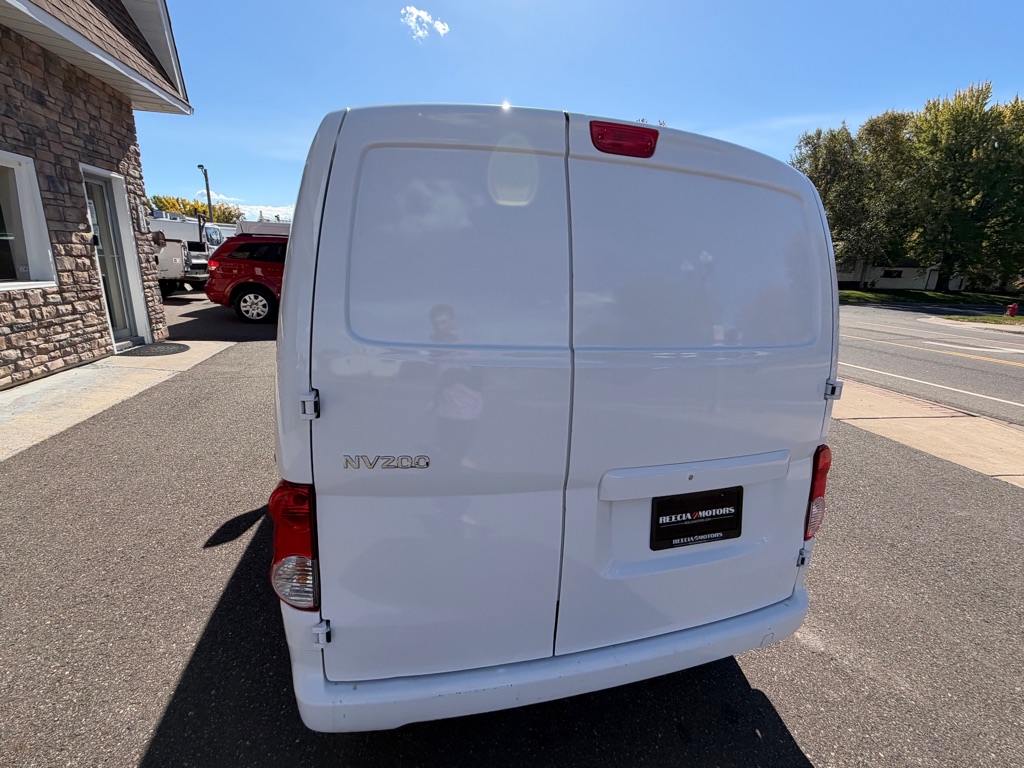 Photo 8 of this NISSAN NV200