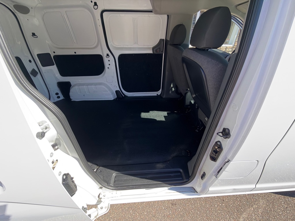 Photo 30 of this NISSAN NV200