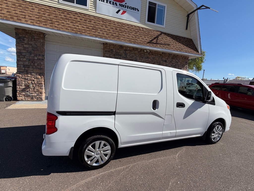 Photo 3 of this NISSAN NV200
