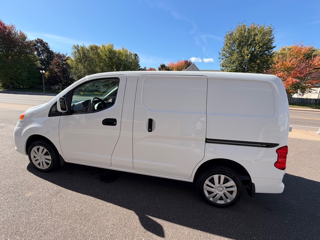 Photo 12 of this NISSAN NV200