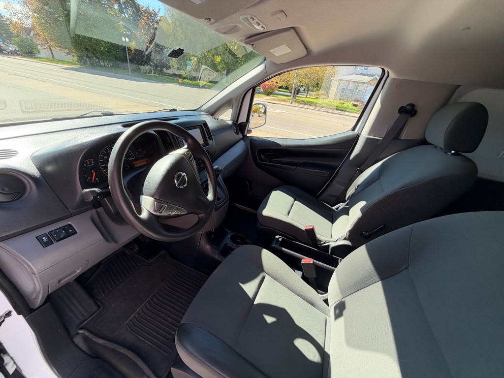 Photo 24 of this NISSAN NV200