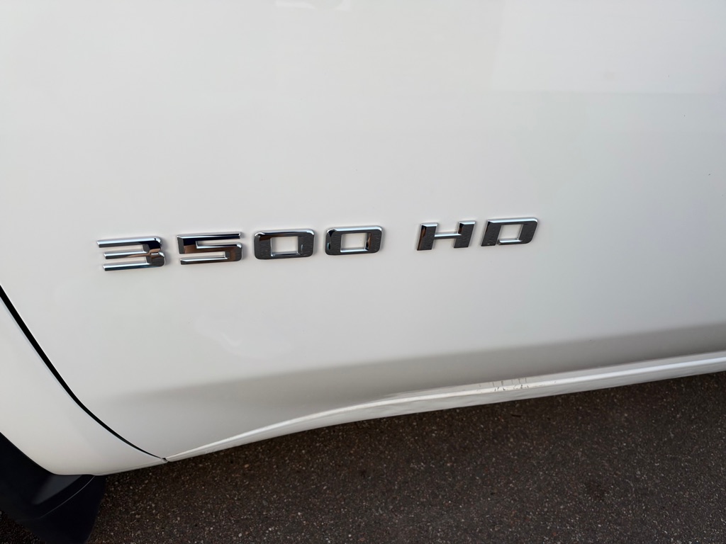 Photo 10 of this CHEVROLET SILVERADO 3500H