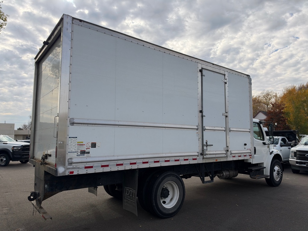Photo 3 of this FREIGHTLINER M2 106
