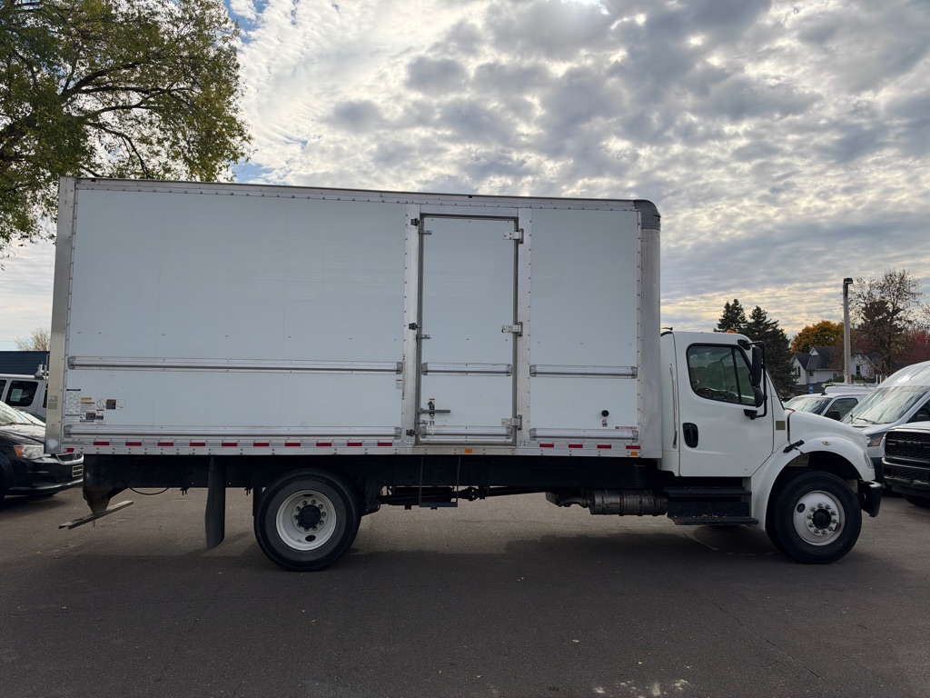 Photo 2 of this FREIGHTLINER M2 106