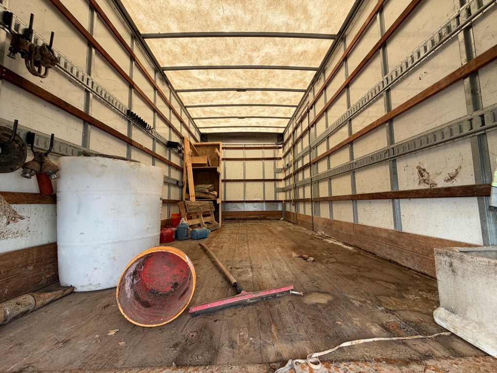 Photo 16 of this FREIGHTLINER M2 106