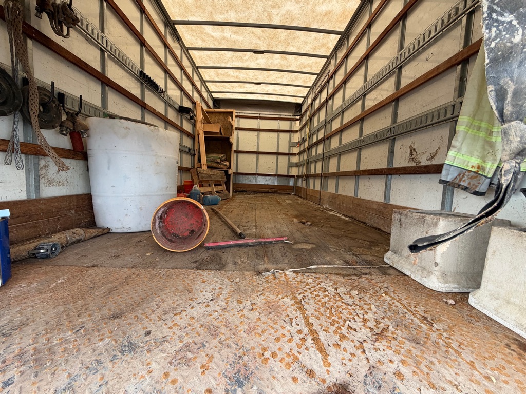 Photo 15 of this FREIGHTLINER M2 106