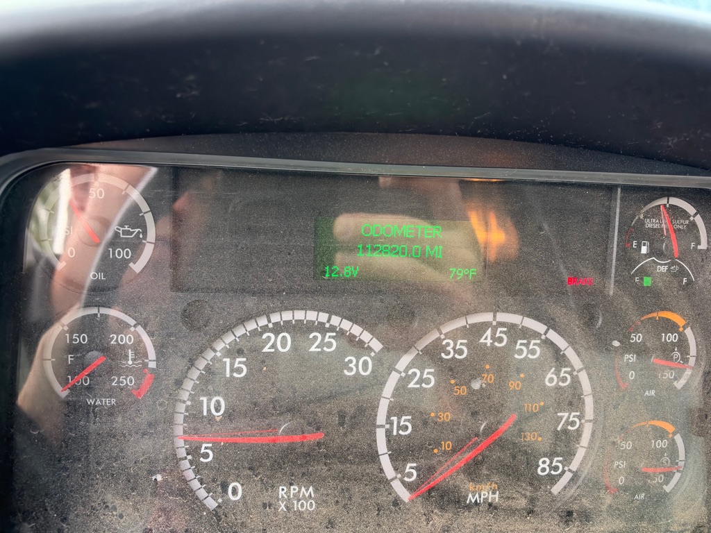 Photo 13 of this FREIGHTLINER M2 106