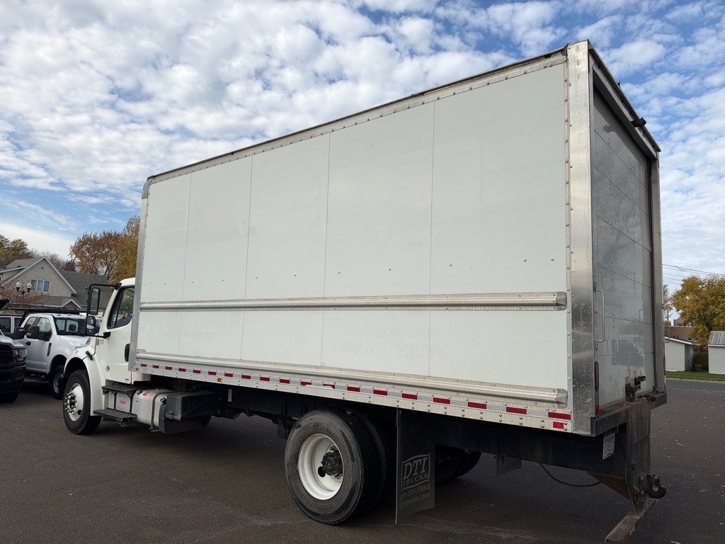 Photo 5 of this FREIGHTLINER M2 106