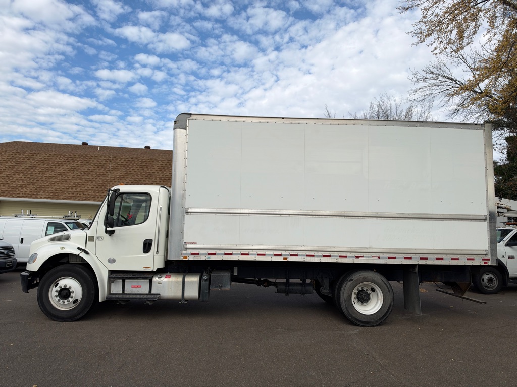 Photo 6 of this FREIGHTLINER M2 106