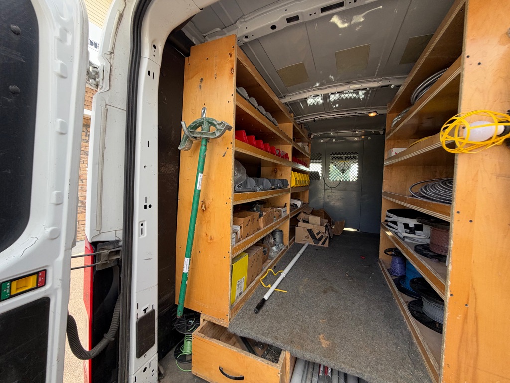 Photo 18 of this FORD TRANSIT