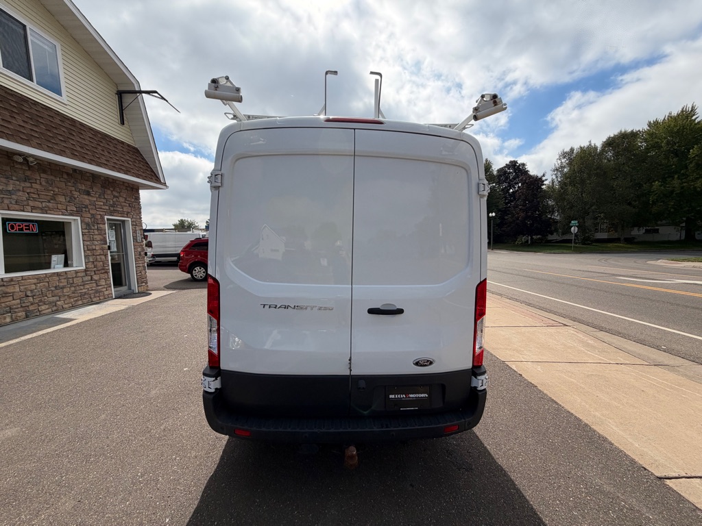 Photo 4 of this FORD TRANSIT