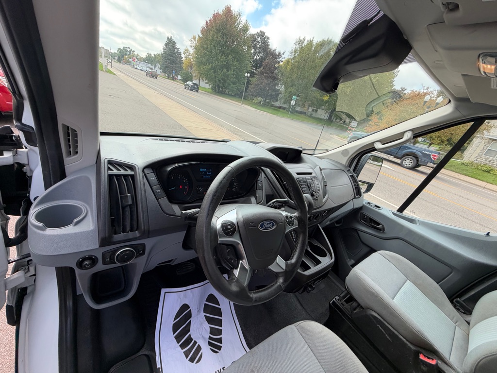 Photo 14 of this FORD TRANSIT