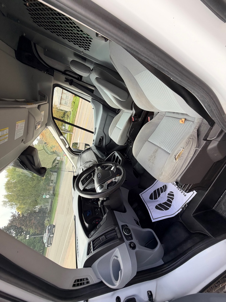 Photo 13 of this FORD TRANSIT