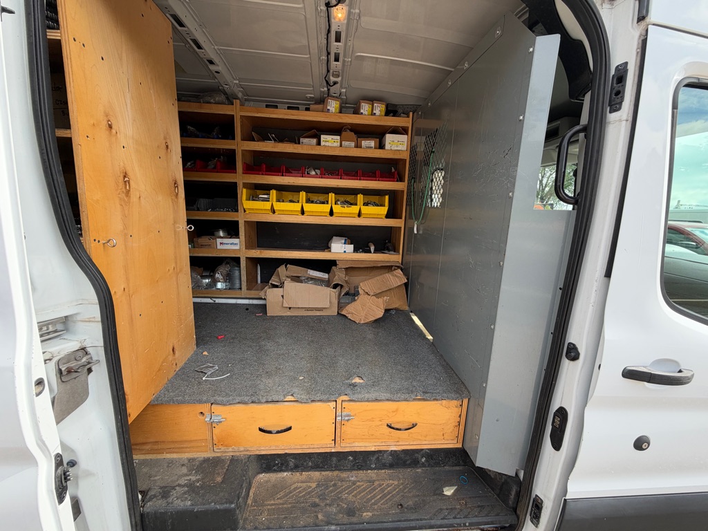 Photo 22 of this FORD TRANSIT