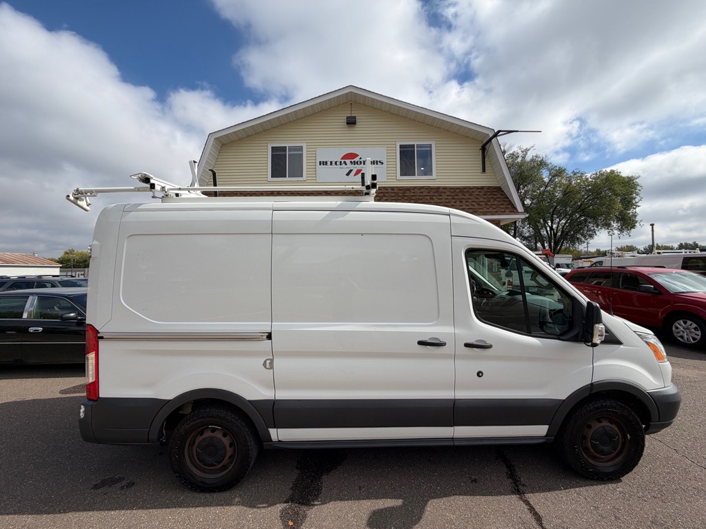 Photo 2 of this FORD TRANSIT